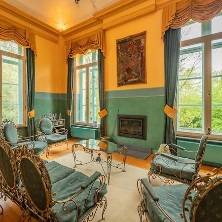 Leyselebeke Castle Bed & Breakfast Bruges